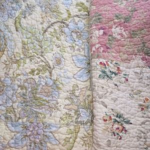 Twin quilt w pillow sham.